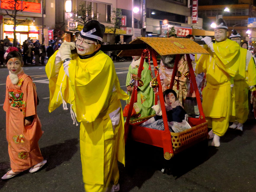 ...as do children of all ages, even the littlest nipper, who got carried in style.