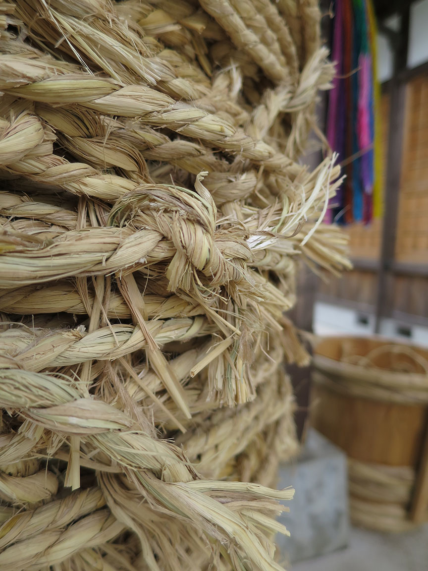 Then you tie it tightly around him.