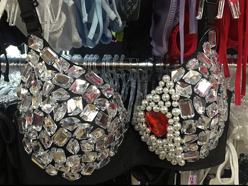 Okay, I admit I want this one DON'T JUDGE