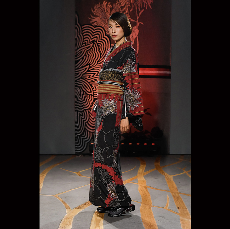 Jotaro Saito red and black and gold kimono and obi