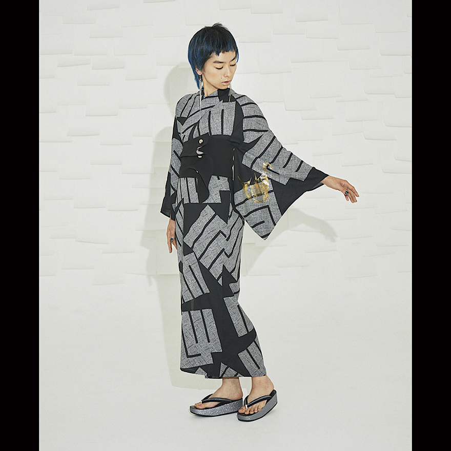 Kiiro yukata with black belt