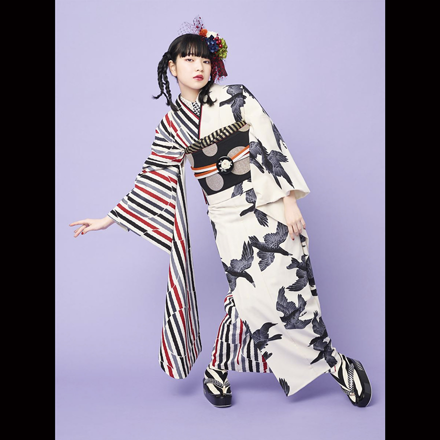 Kiiro crow and stripes furisode with polka dot obi
