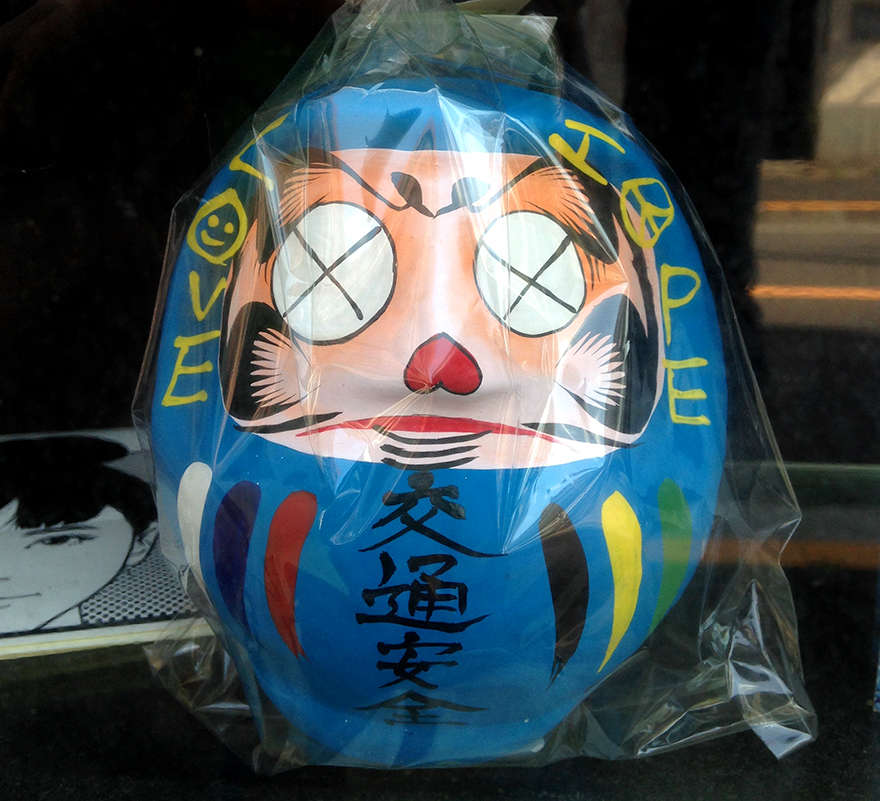 Daruma figure