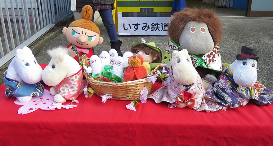 Girls' Day doll set with Moomin figures