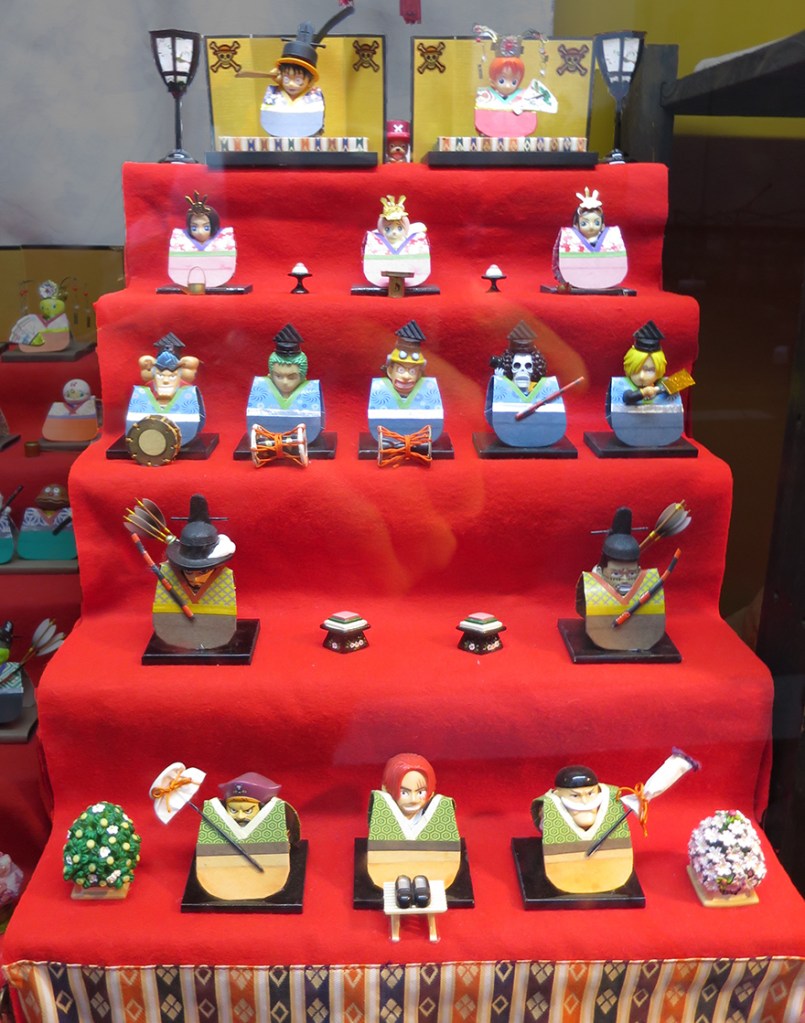 Girls' Day doll set with One Piece figures