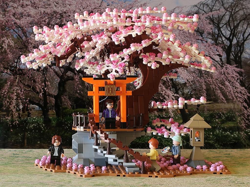Buildiverse Lego light-up cherry tree sakura kit with four minifigs