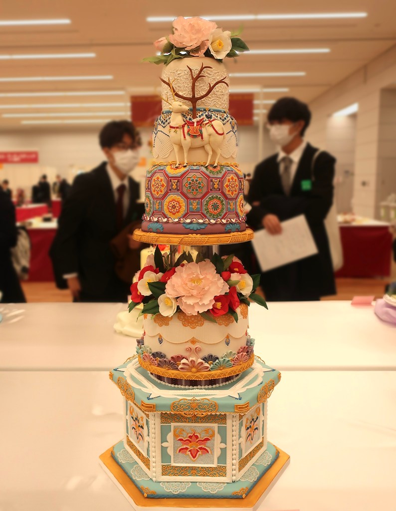 Multi-tiered cake at the Japan Cake Show Tokyo
