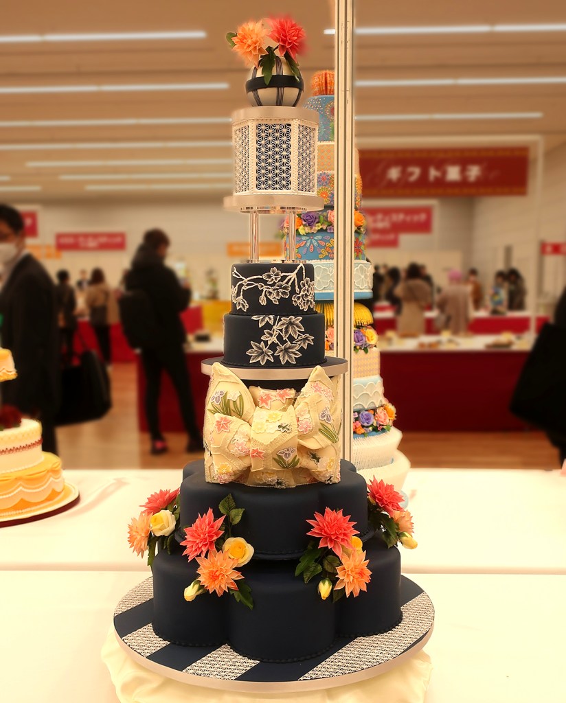 Multi-tiered cake at the Japan Cake Show Tokyo