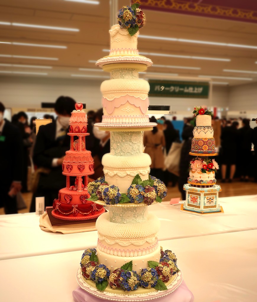 Multi-tiered cake at the Japan Cake Show Tokyo