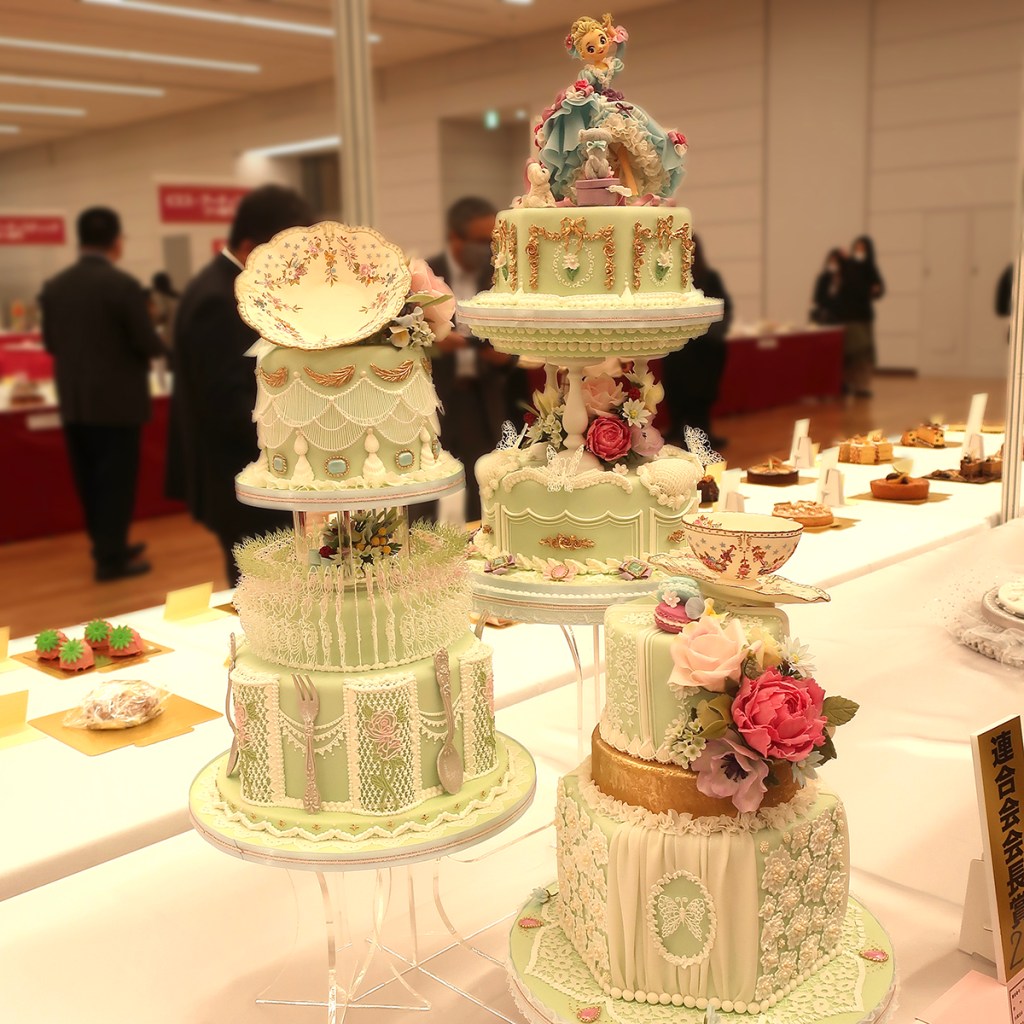 Multi-tiered cake at the Japan Cake Show Tokyo