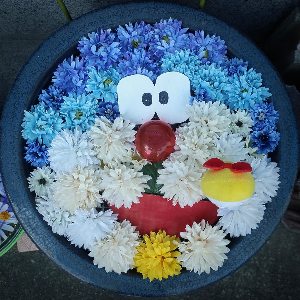 Hanachōzu outside a barber shop in Gyōda
