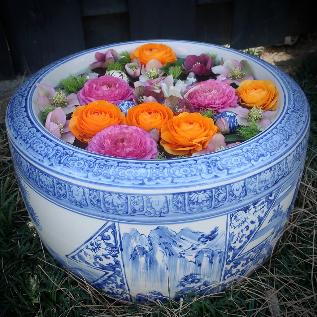 Hanachōzu outside a restaurant in Gyōda