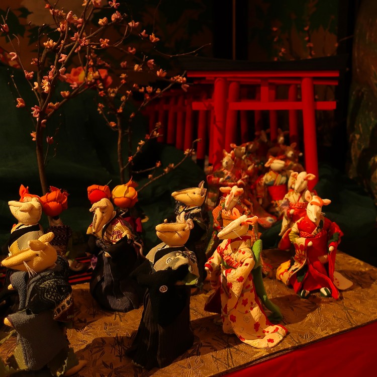 Fox wedding art installation at Hotel Gajoen exhibit "Lucky subjects and Symbols in Japanese Art" by Flower Workshop 猪子庵