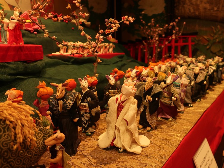 Fox wedding art installation at Hotel Gajoen exhibit "Lucky subjects and Symbols in Japanese Art" by Flower Workshop 猪子庵