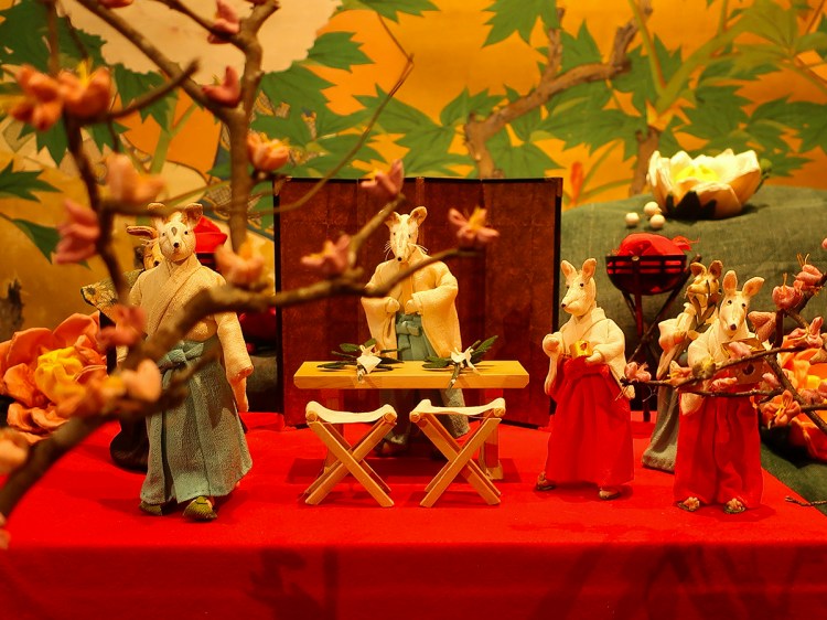 Fox wedding art installation at Hotel Gajoen exhibit "Lucky subjects and Symbols in Japanese Art" by Flower Workshop 猪子庵