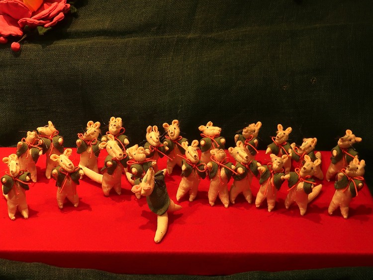 Art installation at Hotel Gajoen exhibit "Lucky subjects and Symbols in Japanese Art" by Flower Workshop 猪子庵