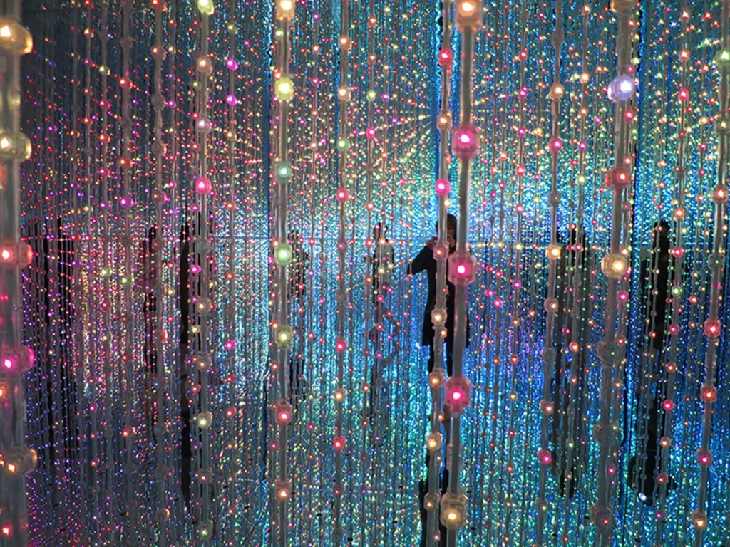 TeamLab Planets crystal universe