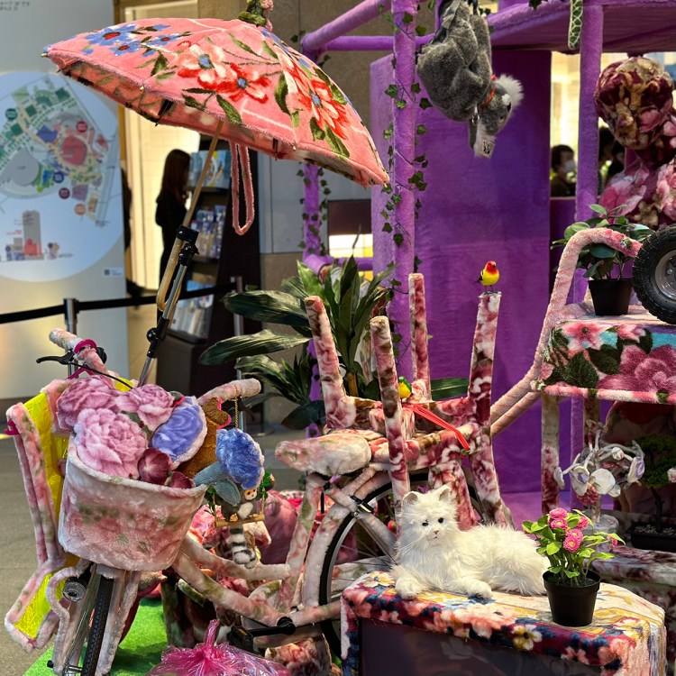 Detail from "DX Fluffy Blanket Dream House" by Makoto Egashira (Japan)